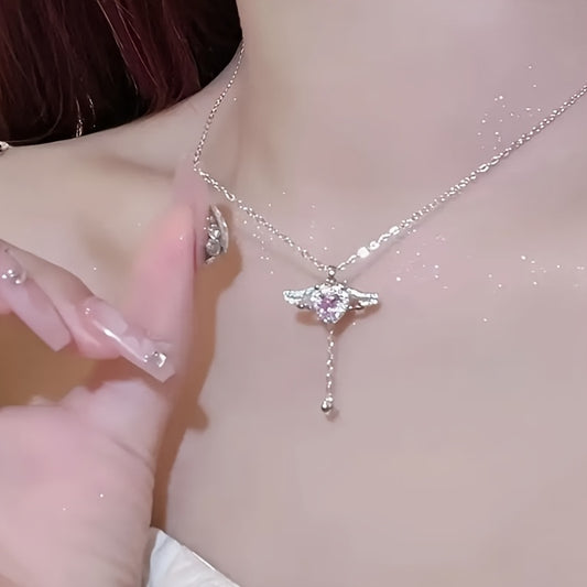 A cute Cupid heart wing pendant necklace collarbone chain, a light luxury necklace jewelry for Women's fashionable daily wear