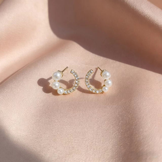 A Pair of Korean-style C-shaped Stud Earrings, Versatile for Commuting, Simple and Elegant Ear Accessories for Women