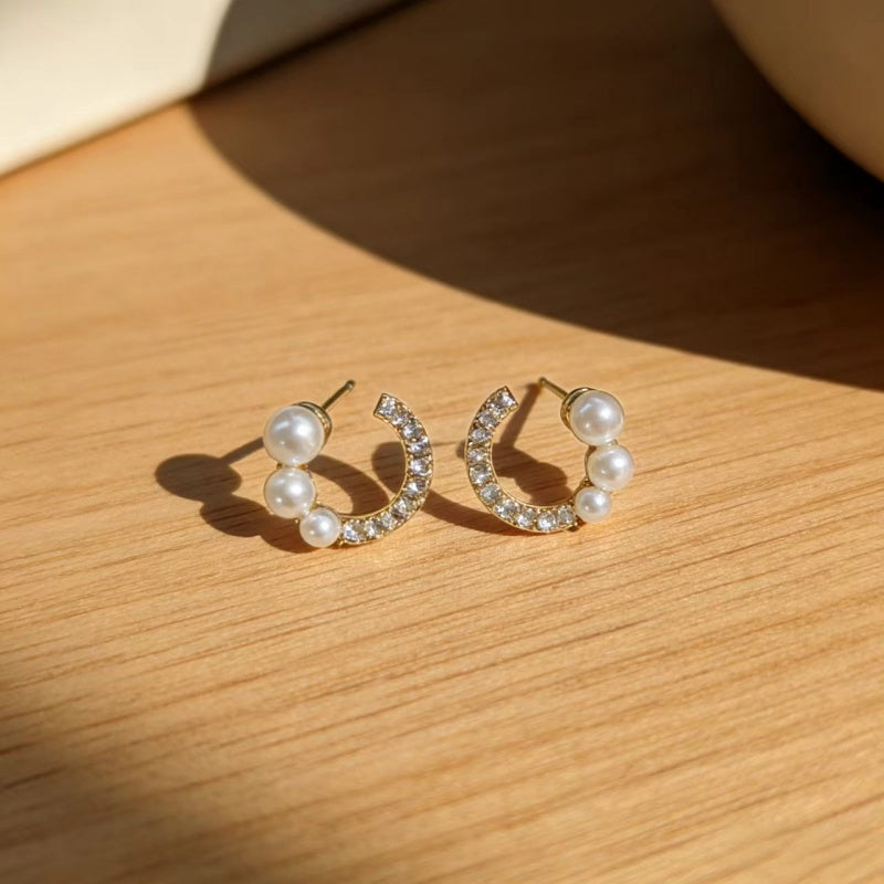 A Pair of Korean-style C-shaped Stud Earrings, Versatile for Commuting, Simple and Elegant Ear Accessories for Women