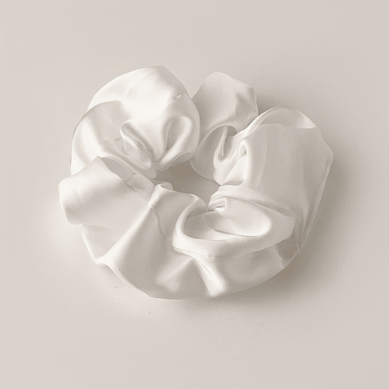 1/2/4pcs Matte Satin Scrunchies Set, High-End Black And White Versatile Hair Ties, Soft And Skin-Friendly, Does Not Hurt Hair, Easy Ins Style High Elastic Hair Additions, Gentle Temperament Low Ponytail Artifact, Multiple Colors Available