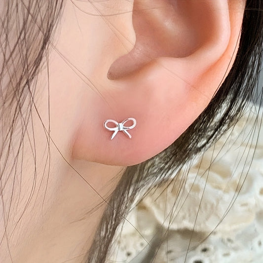 A Pair of Minimalist Mini Bow-Shaped Stud Earrings for Women, Perfect for Delicate Ear Piercings