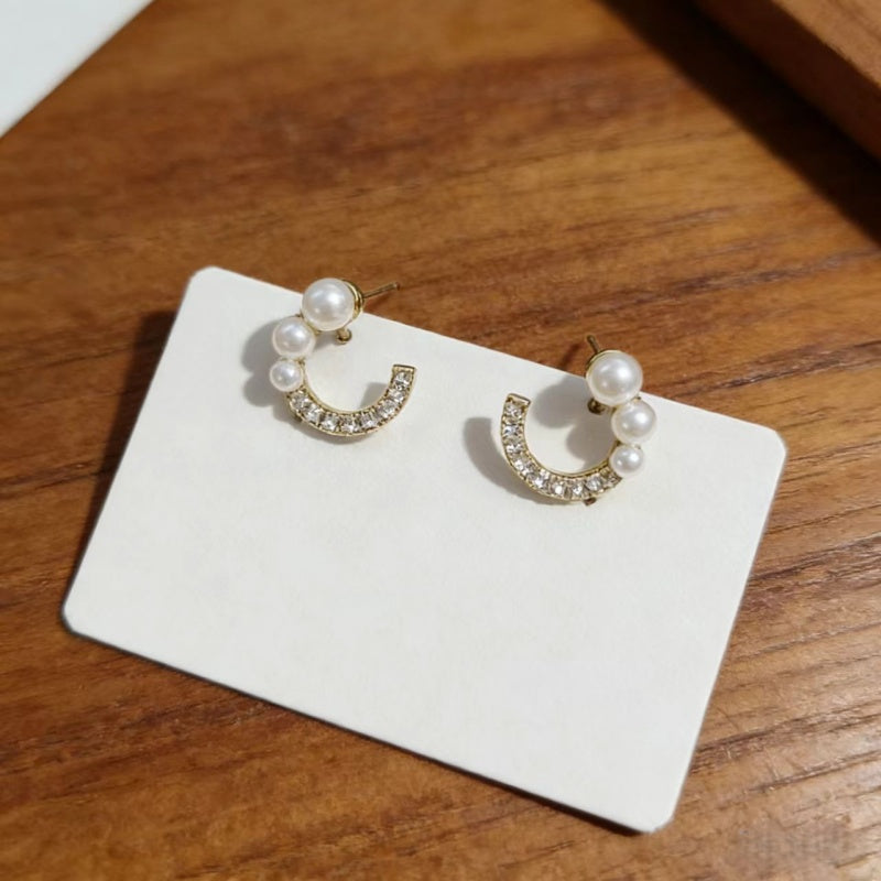 A Pair of Korean-style C-shaped Stud Earrings, Versatile for Commuting, Simple and Elegant Ear Accessories for Women