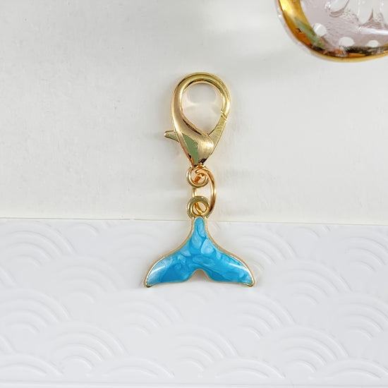 Versatile Seahorse, Mermaid Tail, and Starfish Keychain Charms; Vacation-Style Cactus and Pineapple Keychain Accessories; Shoe and Bag Charms; Maple Leaf and Flower Keychains; Apparel Decorative Accessories