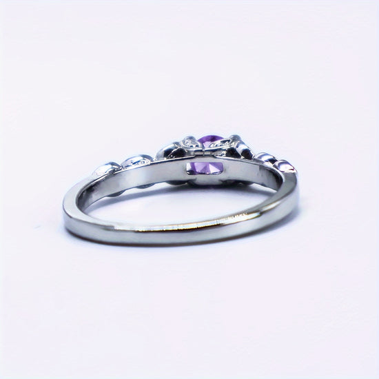 Synthetic Synthetic Zircon​​ Ring, a Easy And Stylish Faux Ring Made in Europe And