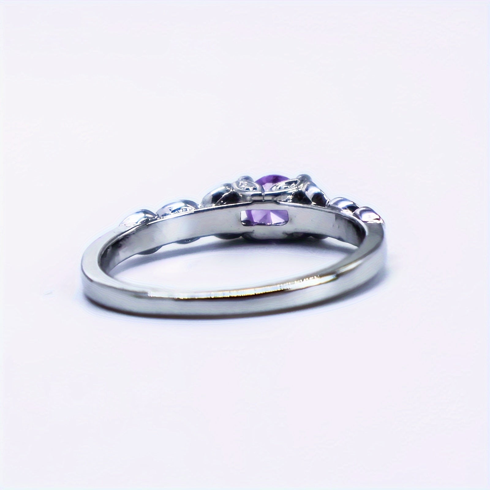 Synthetic Synthetic Zircon​​ Ring, a Easy And Stylish Faux Ring Made in Europe And