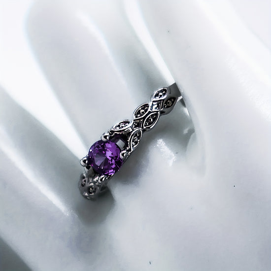 Synthetic Synthetic Zircon​​ Ring, a Easy And Stylish Faux Ring Made in Europe And