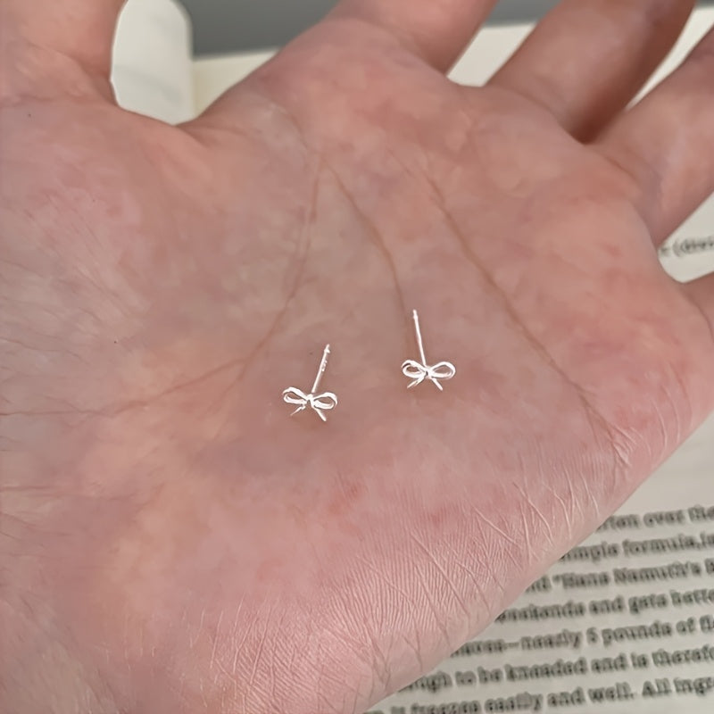 A Pair of Minimalist Mini Bow-Shaped Stud Earrings for Women, Perfect for Delicate Ear Piercings