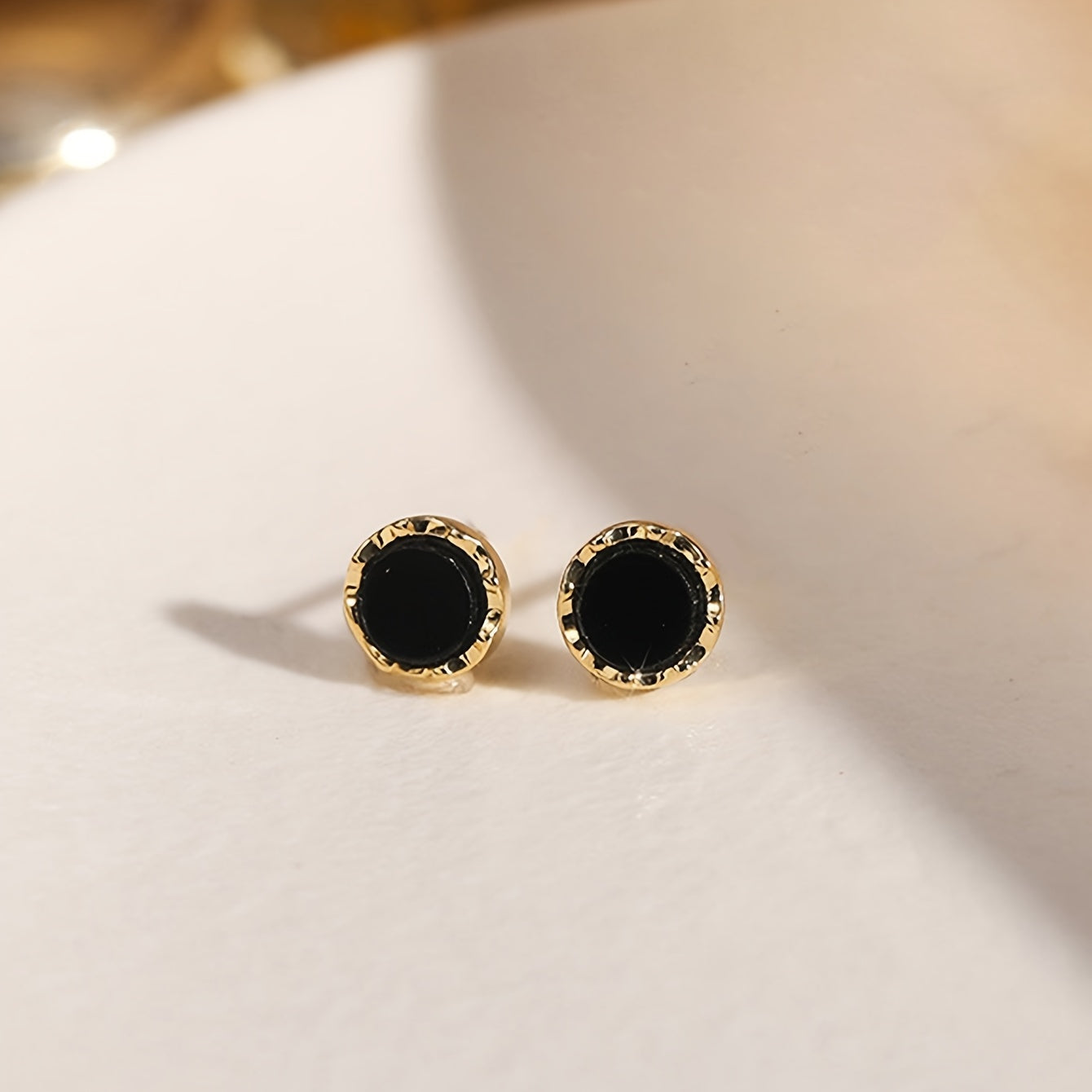 1 Pair Vintage-Inspired Easy Black Circle Stud Earrings Versatile for Daily And Party Wear - All-Season Fashion Accessory
