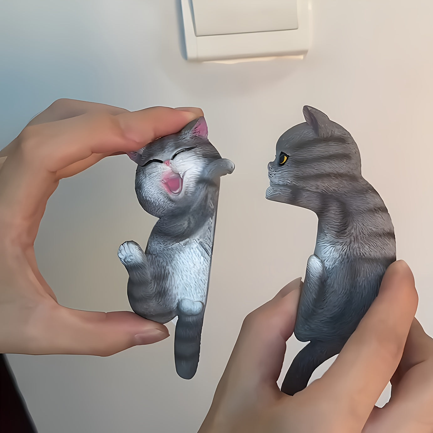 2 Super Cute Cat Wall Decorations - Cute Pet Switch Decoration, Corner Decoration, Socket Concealer, Socket Cover Cat Decoration, Fun Design, Festival Decorator, Gift Shopper, Suitable for Every Home Decoration Item