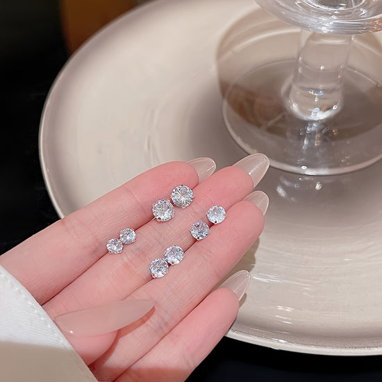 Material Minimalist Exquisite Zirconia Earrings for Women, a Touch of Luxury with a Unique Style, Versatile And Elegant, Perfect for a Cool And Understated Look