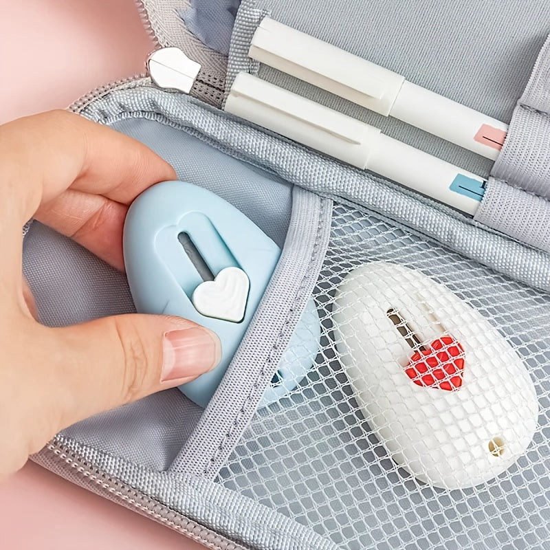1pc New Portable Cute Cartoon Handheld Personal Portable Household Office Parcel Opening Craft Paper Cutting Knife, Usable in All 4 Seasons, Student Dormitory Journal Cutting Knife, Retractable Protective Design, Heart-Shaped Retractable Button