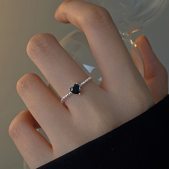 1pc Women'S Open Ring, Black Zirconia Heart Twist Ring for Women, New Niche Design Light Luxury Fashion Individualistic Cold Style