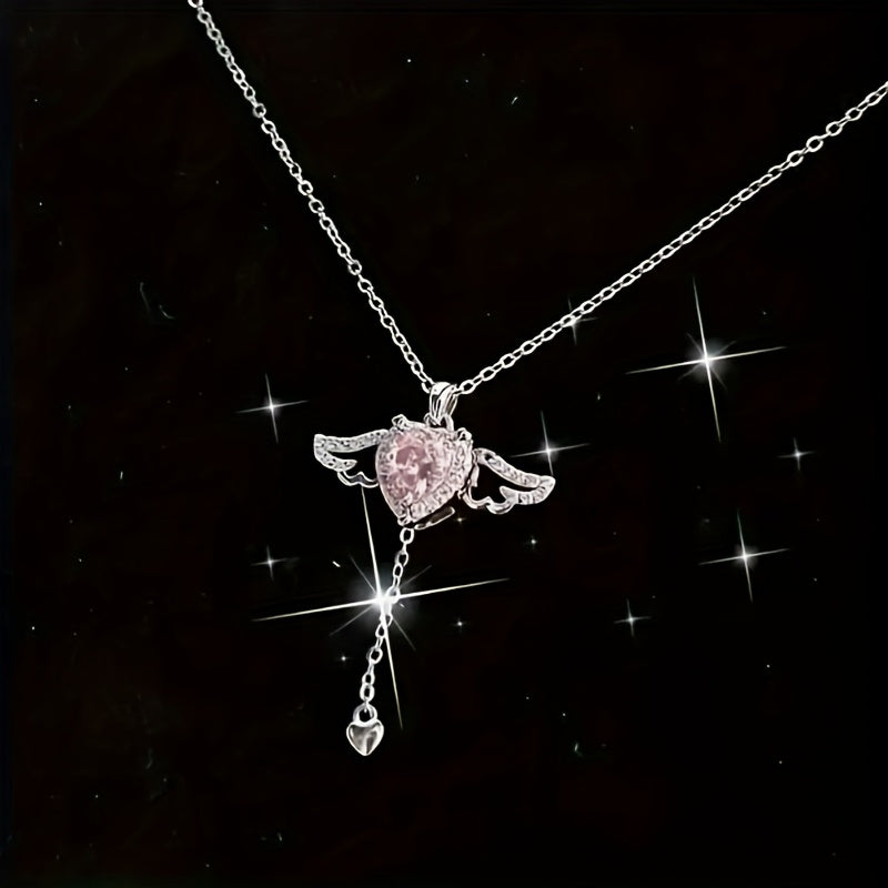 A cute Cupid heart wing pendant necklace collarbone chain, a light luxury necklace jewelry for Women's fashionable daily wear