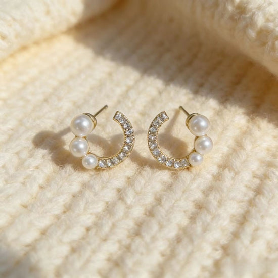 A Pair of Korean-style C-shaped Stud Earrings, Versatile for Commuting, Simple and Elegant Ear Accessories for Women