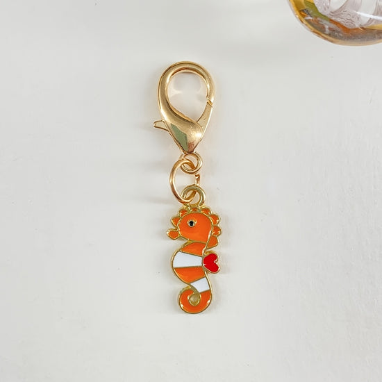 Versatile Seahorse, Mermaid Tail, and Starfish Keychain Charms; Vacation-Style Cactus and Pineapple Keychain Accessories; Shoe and Bag Charms; Maple Leaf and Flower Keychains; Apparel Decorative Accessories