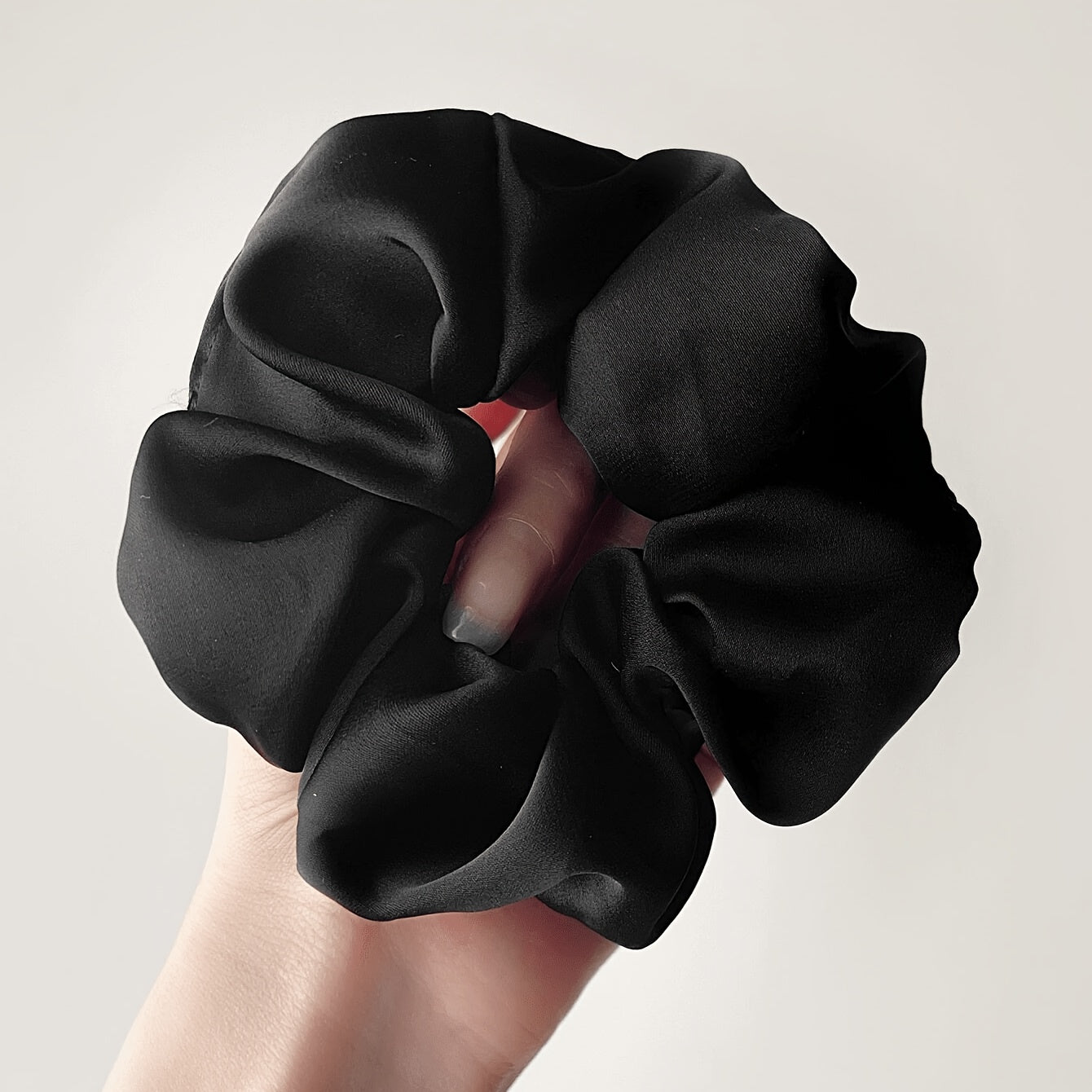 1/2/4pcs Matte Satin Scrunchies Set, High-End Black And White Versatile Hair Ties, Soft And Skin-Friendly, Does Not Hurt Hair, Easy Ins Style High Elastic Hair Additions, Gentle Temperament Low Ponytail Artifact, Multiple Colors Available