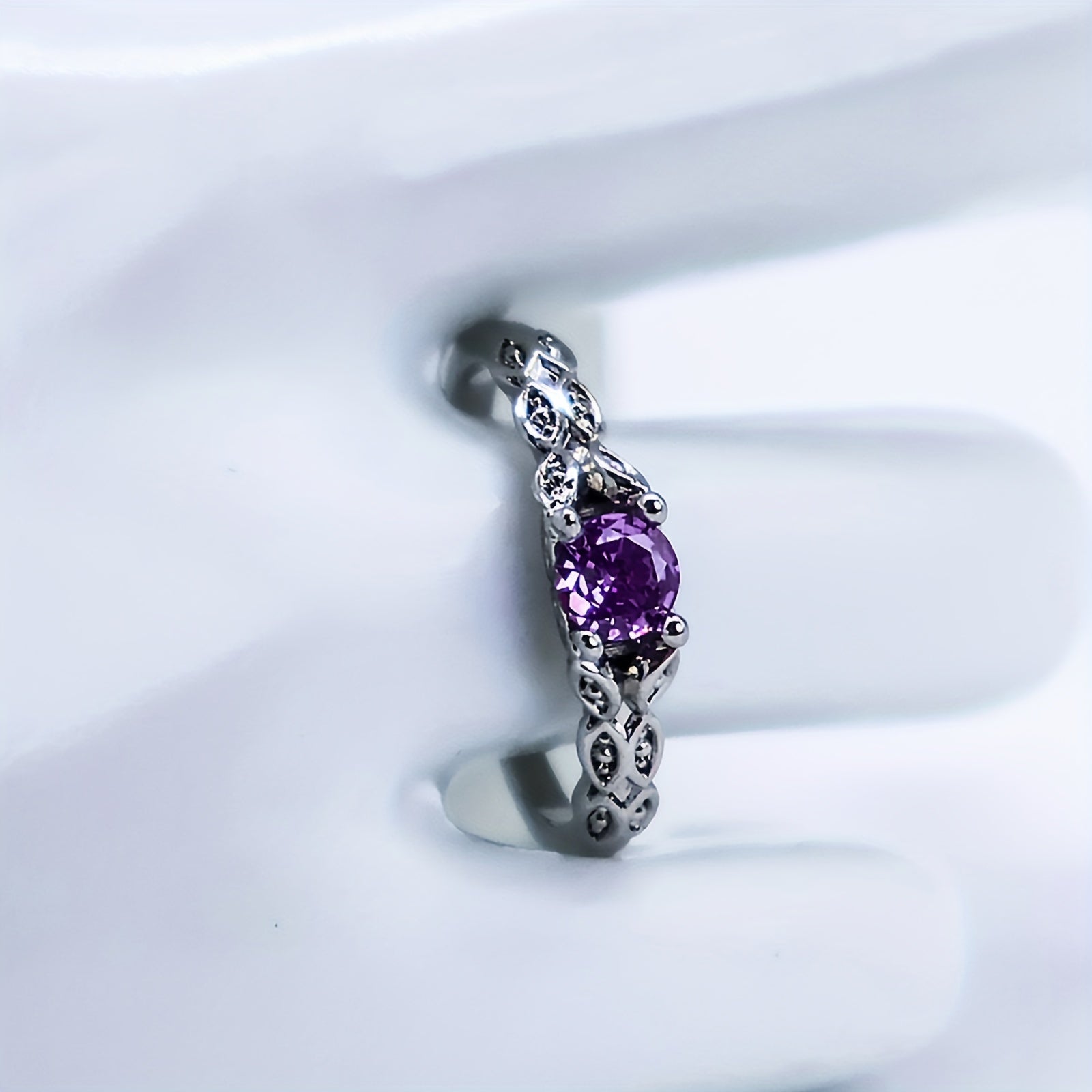 Synthetic Synthetic Zircon​​ Ring, a Easy And Stylish Faux Ring Made in Europe And