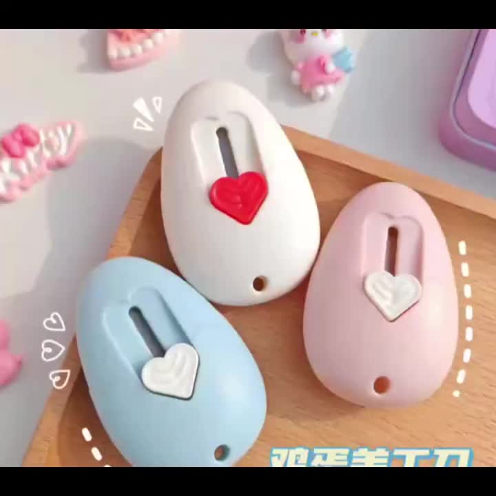 1pc New Portable Cute Cartoon Handheld Personal Portable Household Office Parcel Opening Craft Paper Cutting Knife, Usable in All 4 Seasons, Student Dormitory Journal Cutting Knife, Retractable Protective Design, Heart-Shaped Retractable Button