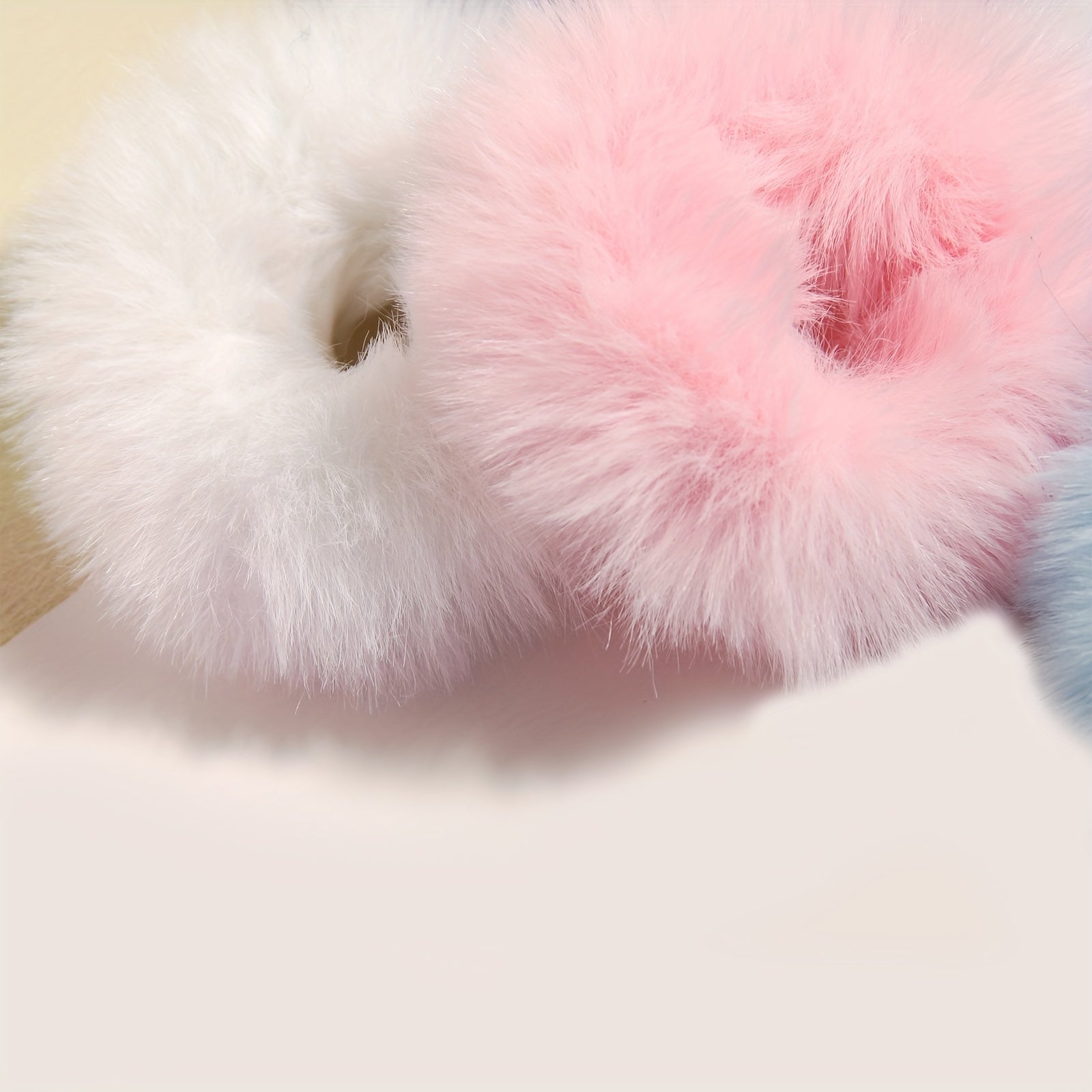 1pc Elegant Fluffy Faux Fur Hair Tie - Soft Plush Elastic Hair Band in Pink, Cream, White, Black, and Light Blue for Women, Cute Hair Accessorie
