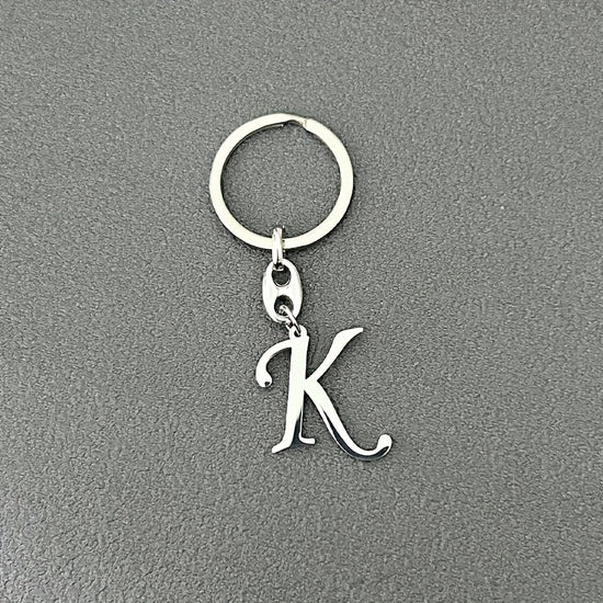 1pc Fashionable Stainless Steel 26-Letter Keychain - The Perfect Choice for Men's Backpacks and Car Accessories, Minimalist Pendant