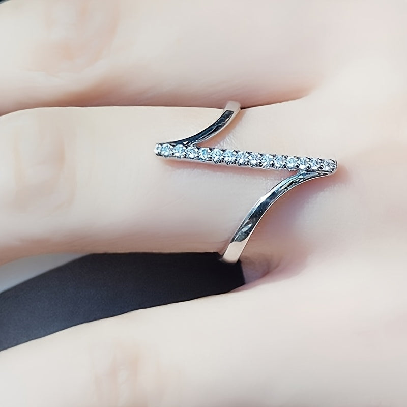 This Ring Is a Fully -Encrusted Engagement Ring, Perfect for Parties, Gifts, And Unique Additions for Weddings for Both Men And Women