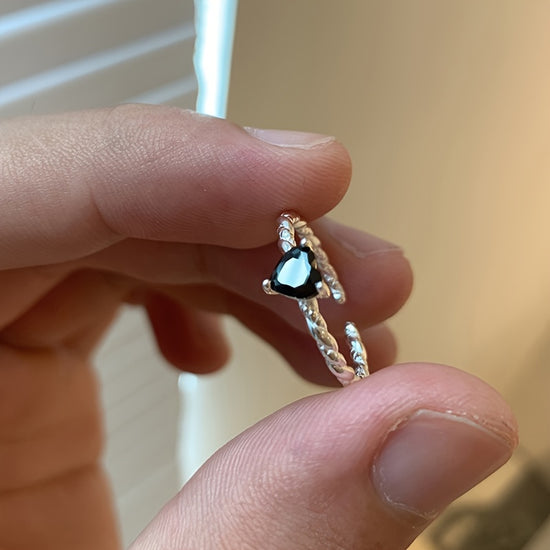 1pc Women'S Open Ring, Black Zirconia Heart Twist Ring for Women, New Niche Design Light Luxury Fashion Individualistic Cold Style