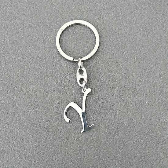 1pc Fashionable Stainless Steel 26-Letter Keychain - The Perfect Choice for Men's Backpacks and Car Accessories, Minimalist Pendant