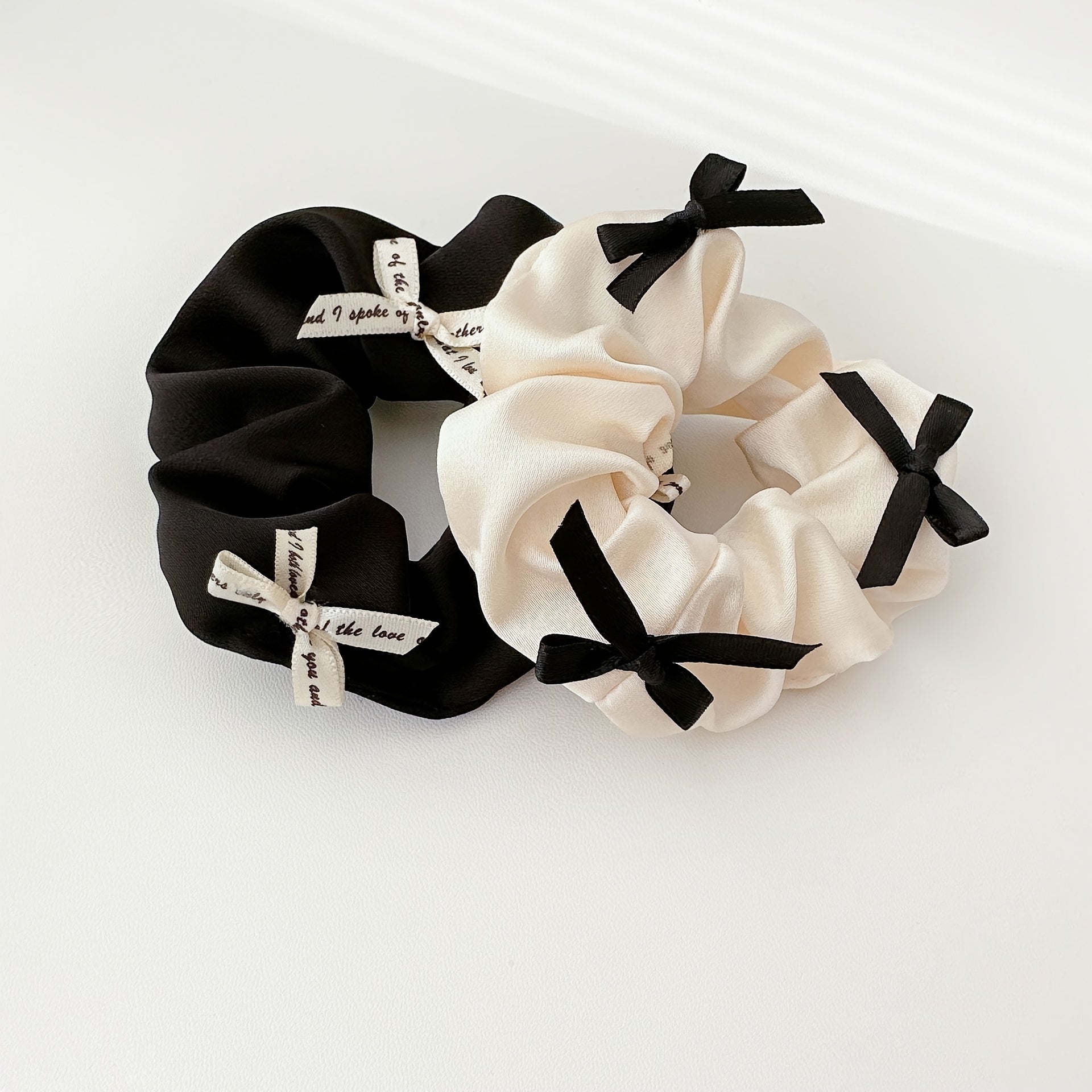 1/2pcs New Sweet Bow Black/White Combination Scrunchies, Temperament Satin Hair Rope Scrunchies Hair Additions, Elegant Fashion Hair Additions, Suitable for Daily Wear, Hair Additions, Hair Tie, Hair Rope, Ponytail Headwear Elastic Hair Band
