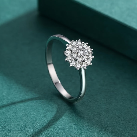 A Flower Design Copper Micro-Inlaid Synthetic Zirconia Wedding Wedding Ring