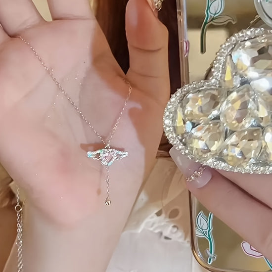 A cute Cupid heart wing pendant necklace collarbone chain, a light luxury necklace jewelry for Women's fashionable daily wear