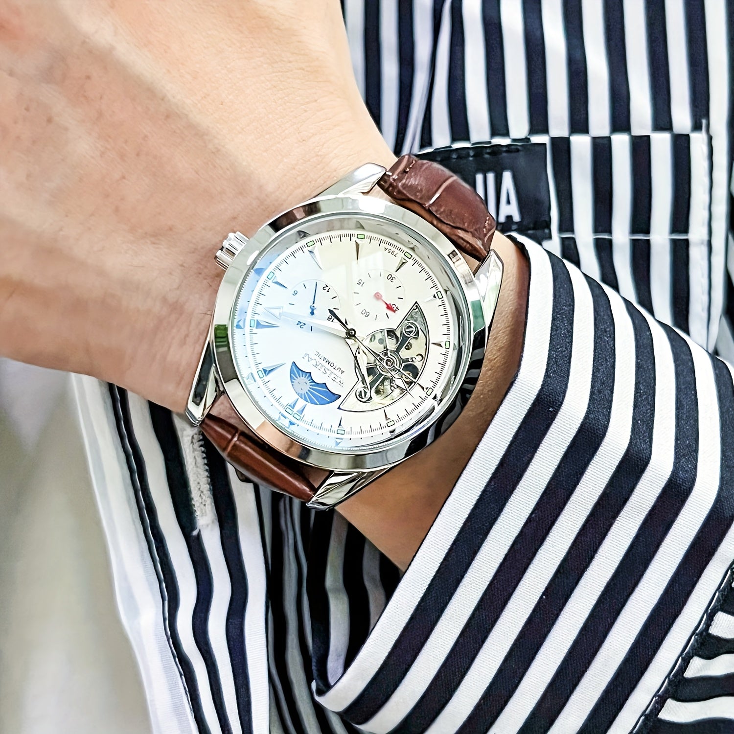 Men's Fashion Mechanical Watch - Automatic Winding Skeleton Moon Phase Dial, Round Dial, Analog Display, Mechanical Movement, No Battery Required