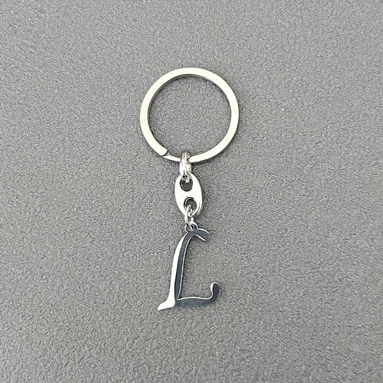 1pc Fashionable Stainless Steel 26-Letter Keychain - The Perfect Choice for Men's Backpacks and Car Accessories, Minimalist Pendant