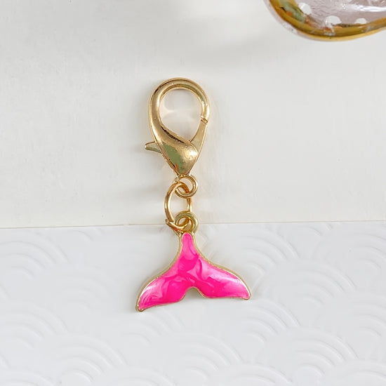 Versatile Seahorse, Mermaid Tail, and Starfish Keychain Charms; Vacation-Style Cactus and Pineapple Keychain Accessories; Shoe and Bag Charms; Maple Leaf and Flower Keychains; Apparel Decorative Accessories