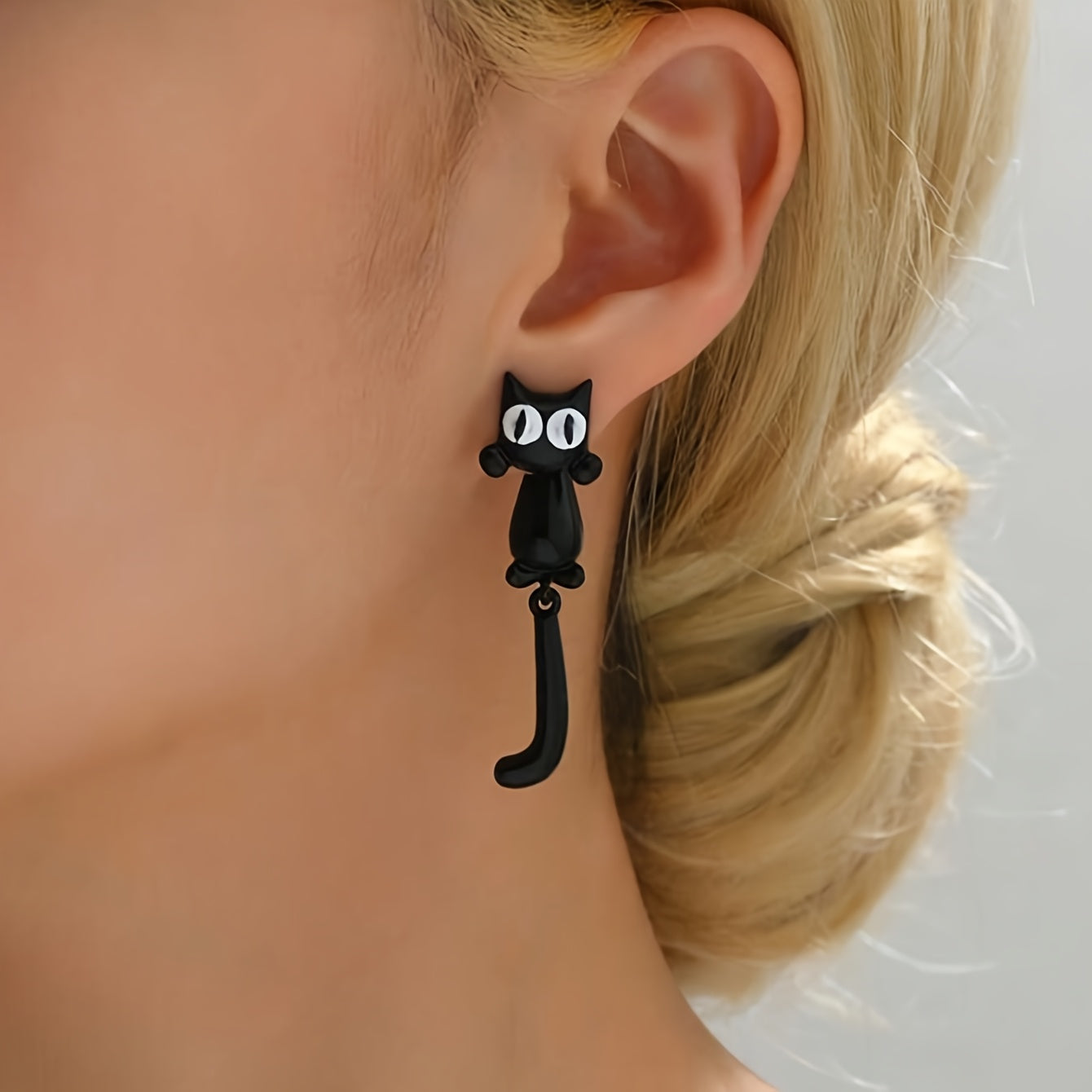 1 Pair Cute Black Cat Stud Earrings for Women & - Creative Gift, Alloy Posts, Playful Cartoon Design for Casual Attire, Novelty Earrings