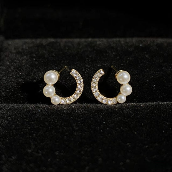 A Pair of Korean-style C-shaped Stud Earrings, Versatile for Commuting, Simple and Elegant Ear Accessories for Women