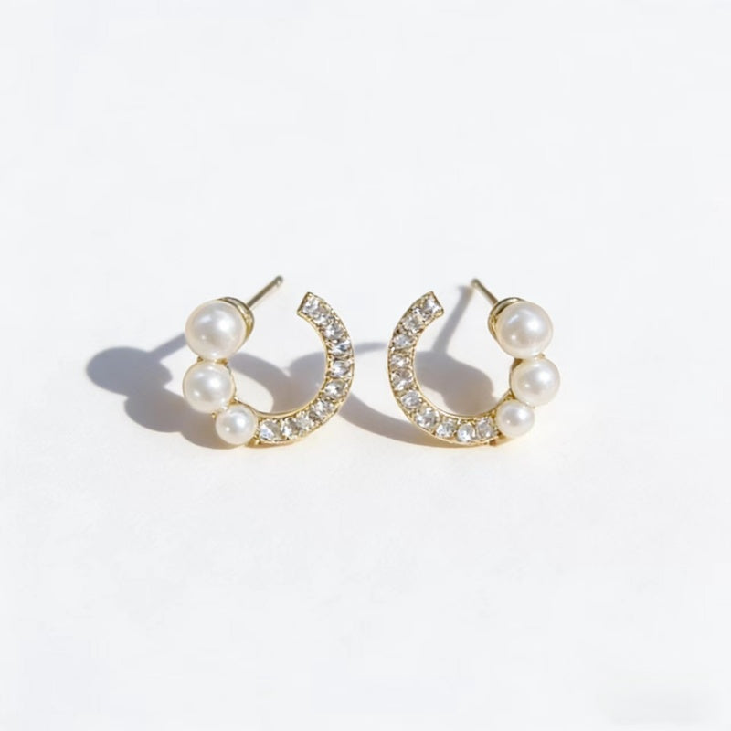 A Pair of Korean-style C-shaped Stud Earrings, Versatile for Commuting, Simple and Elegant Ear Accessories for Women