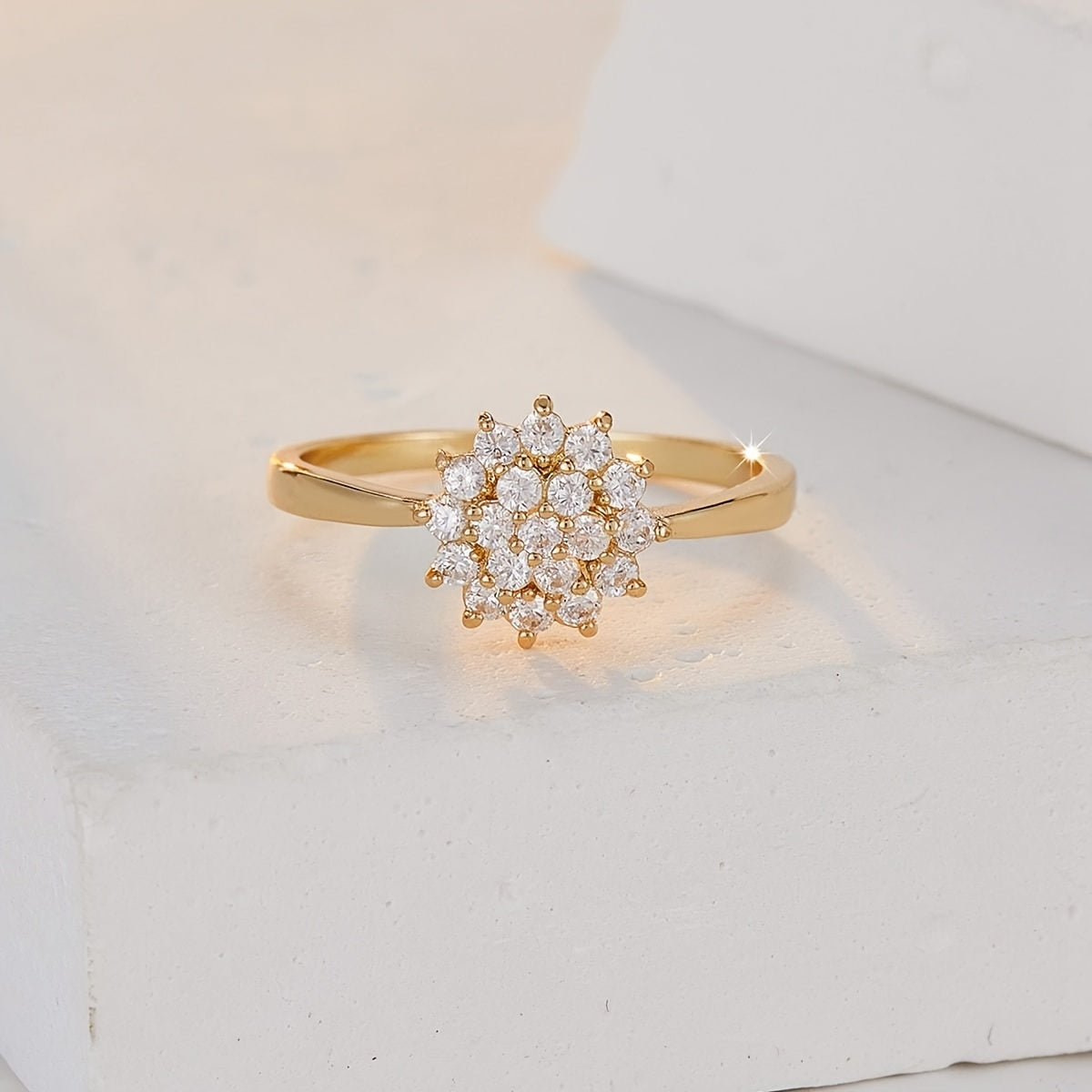 A Flower Design Copper Micro-Inlaid Synthetic Zirconia Wedding Wedding Ring